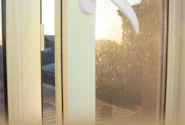 دلایل زرد شدن پنجره‌های UPVC و روش‌های رفع آن